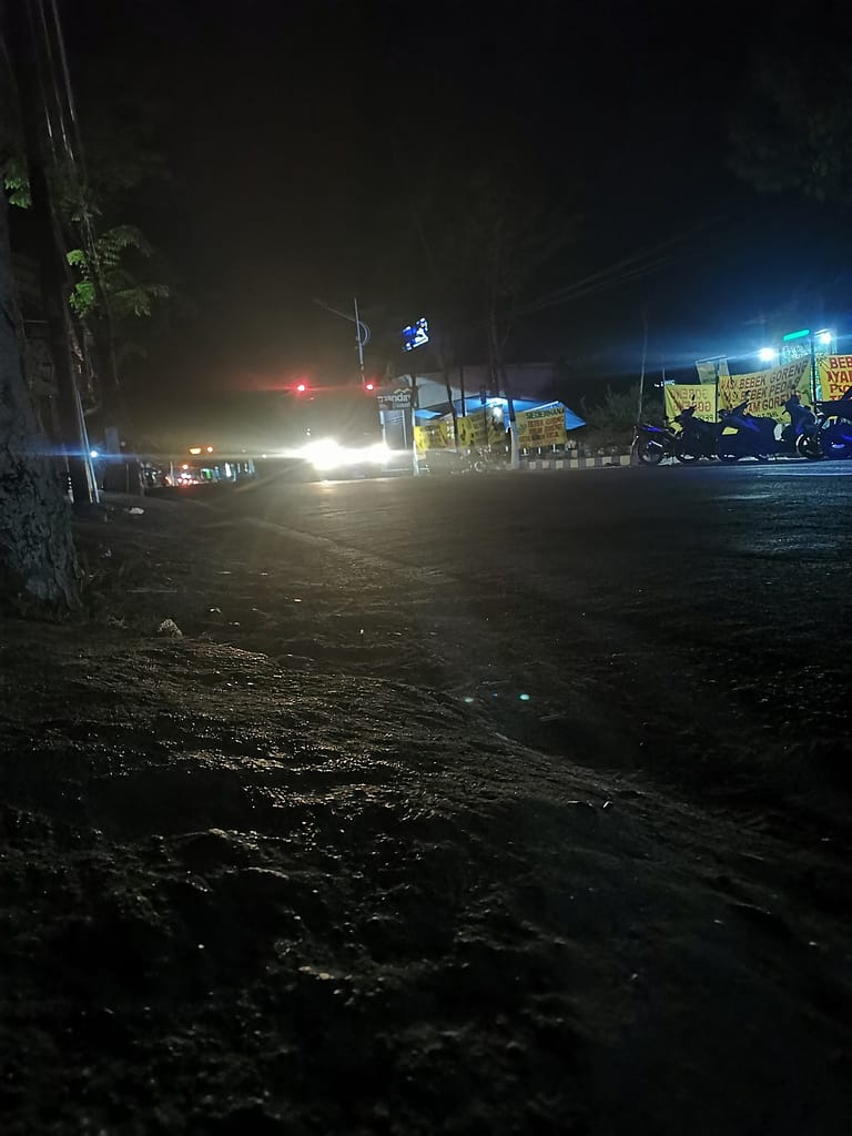 Seperti Kota Mati, Lampu Penerangan Jalan di Sampang Dipadamkan Selama PPKM Darurat Dan Level 4 1